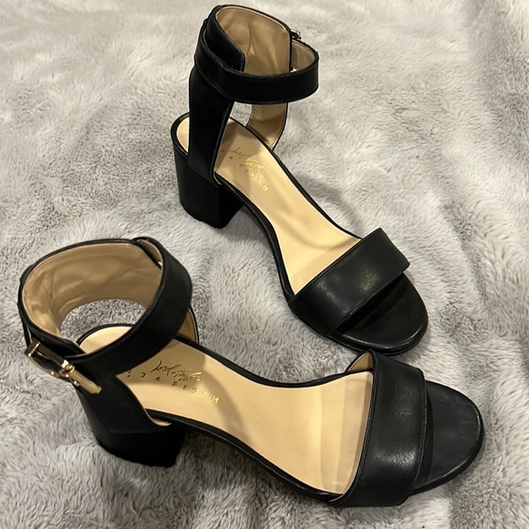 Lord & Taylor open toe chunky heel sandals - black leather - 37 - Picture 2 of 7